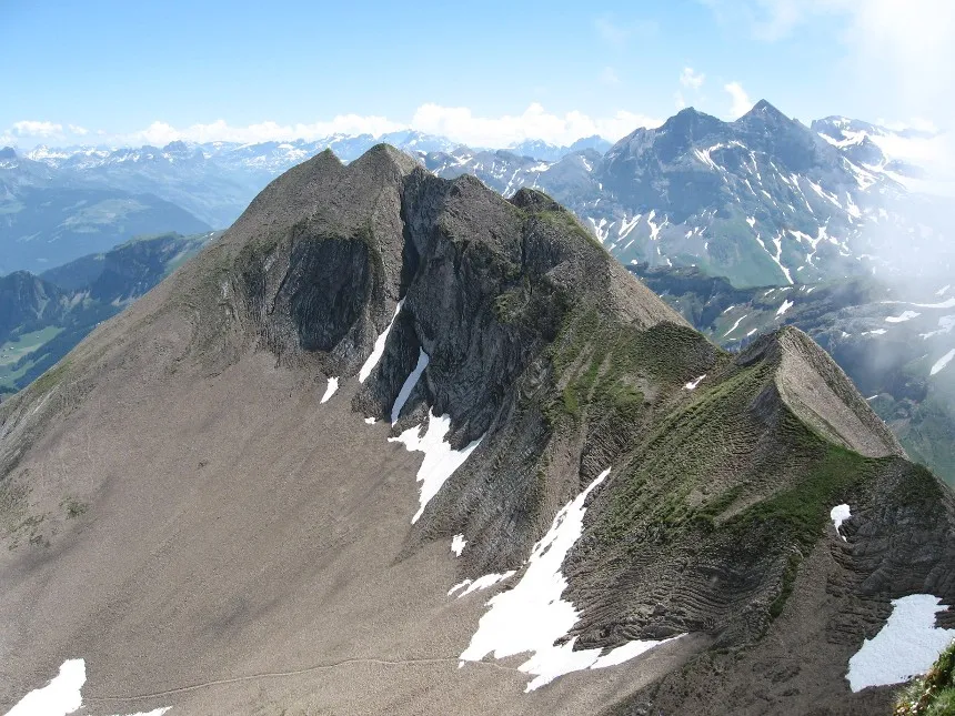 The Hoh Brisen in the Uri Alps, its rocky summit pyramid above a summer ridge.