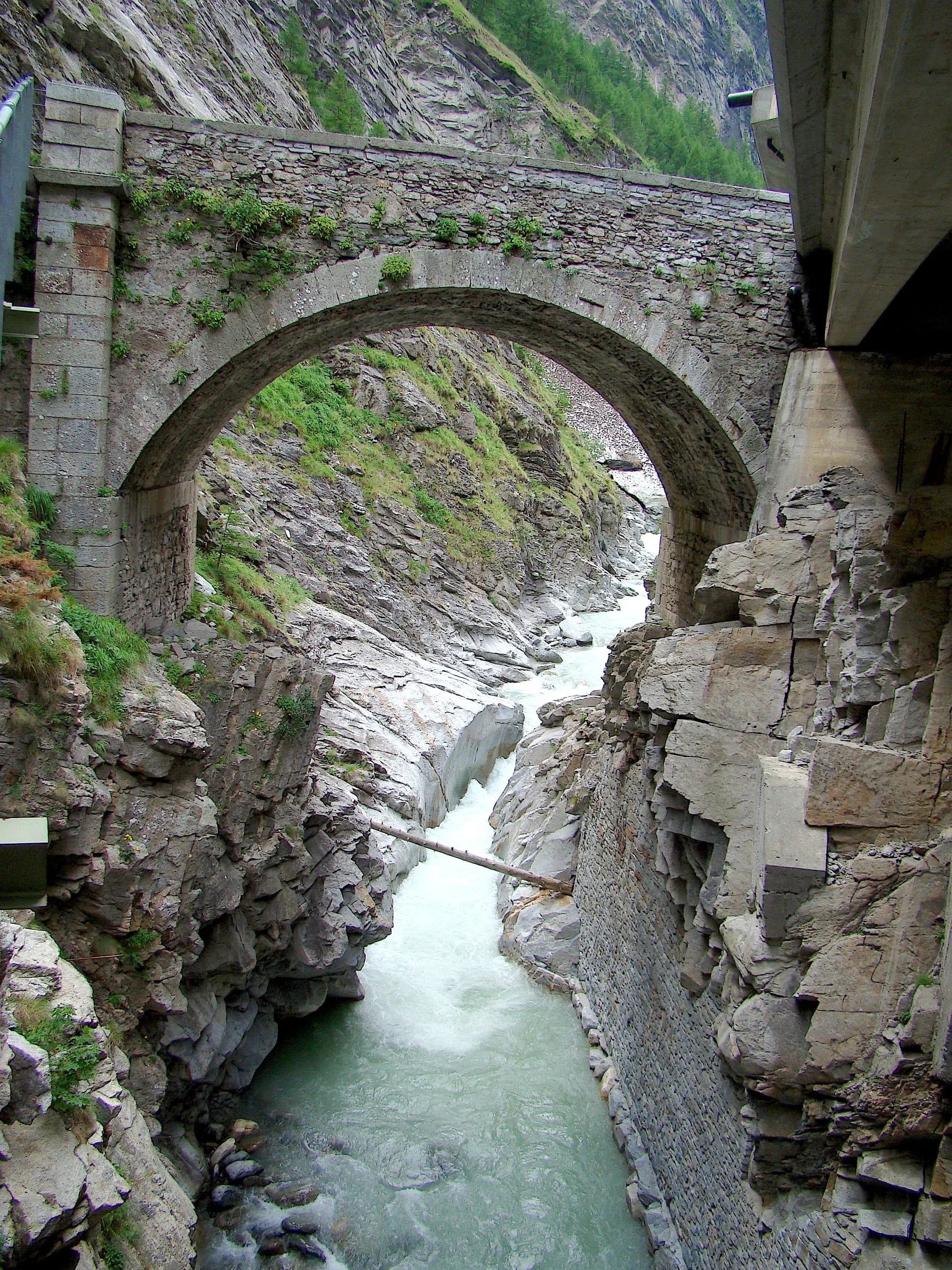 The old Napoleon stone bridge threading the historic Stockalperweg through the narrow Gondo gorge.