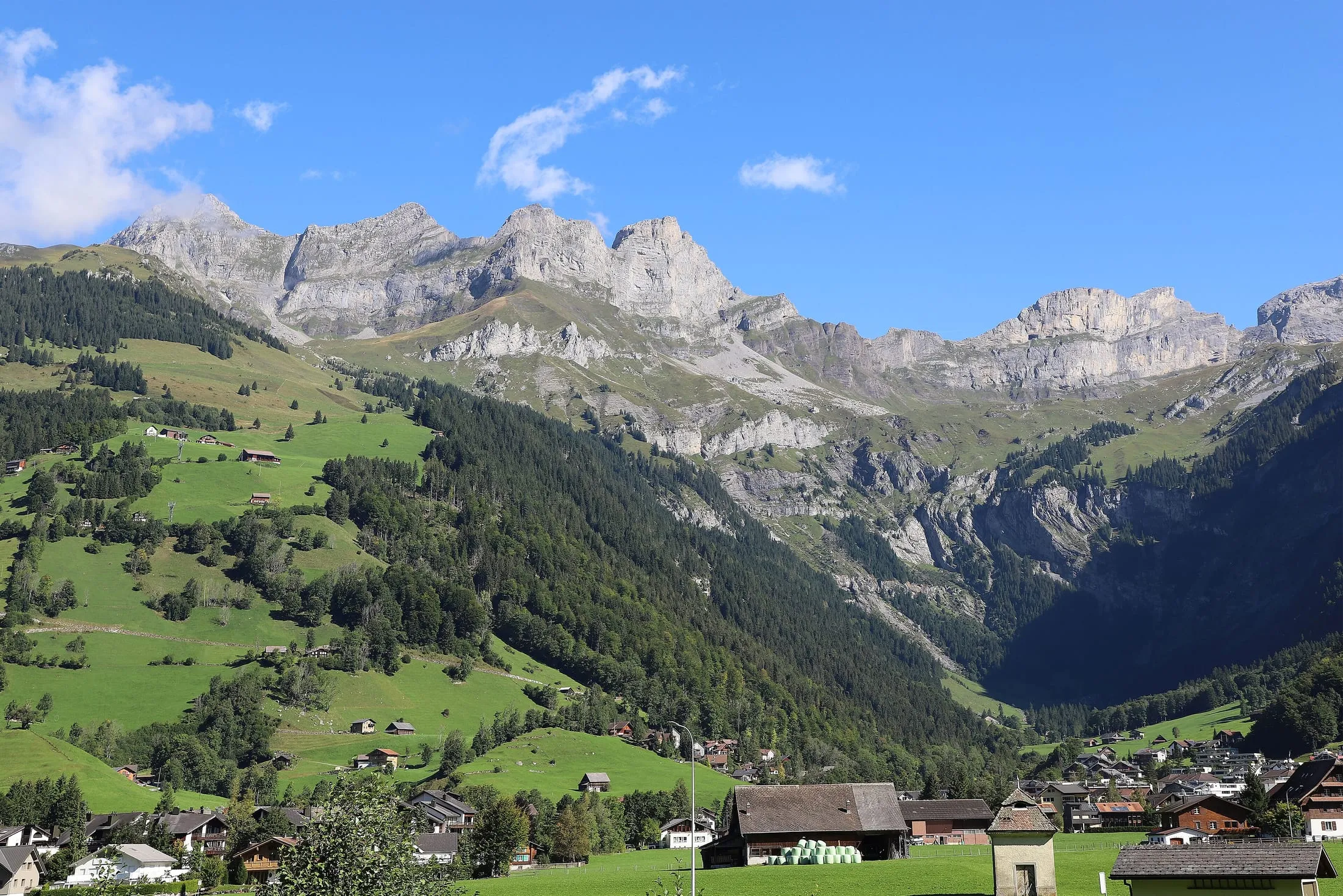 The mountains above Engelberg with the Brunni area, Rigidalstock and the Walenstöcke, in summer.