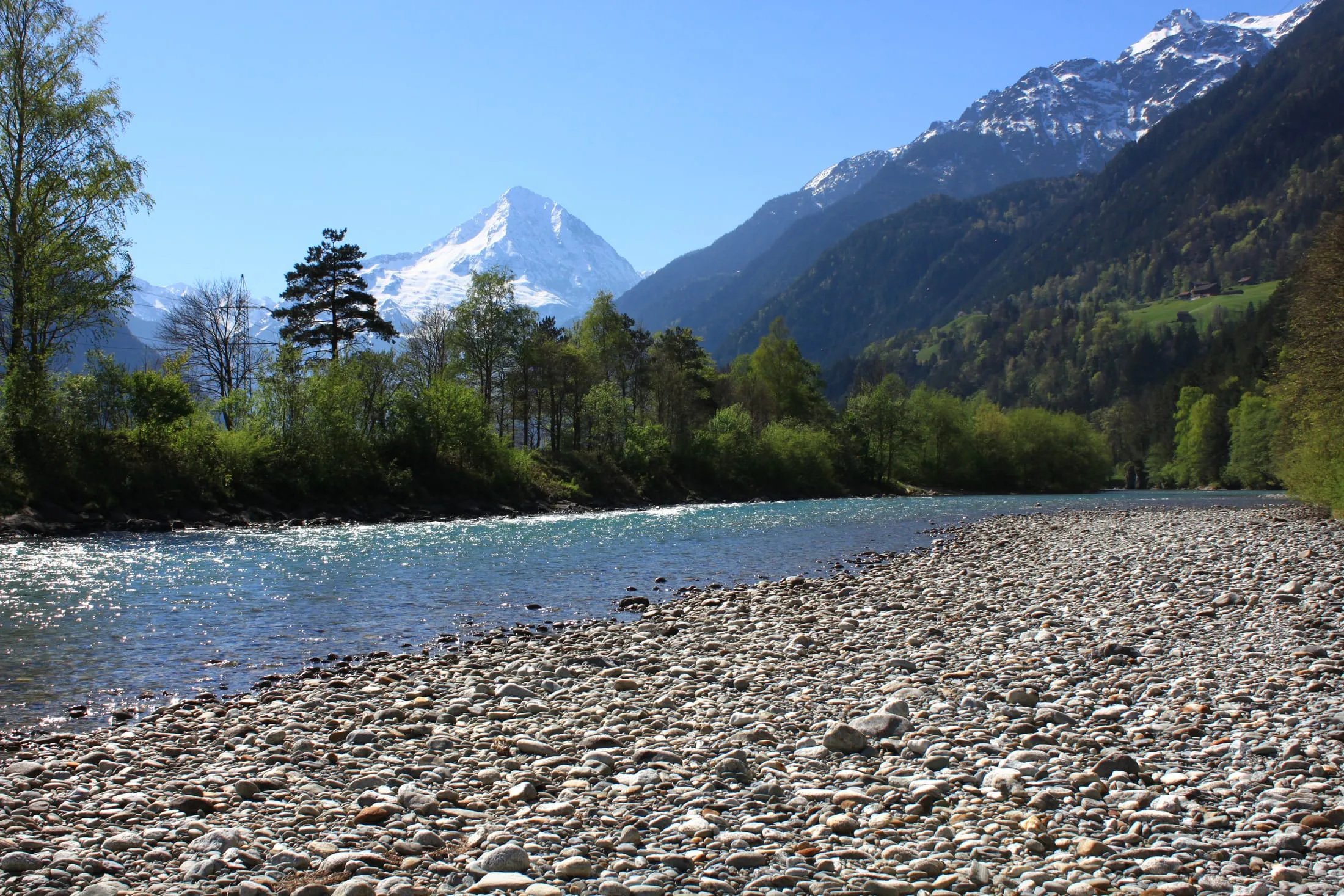 The imposing summit pyramid of the Bristen (3073 m) above the Reuss in the Uri Reuss valley.